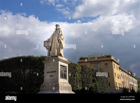 Monumento Di Guido Monaco Immagini E Fotografie Stock Ad Alta