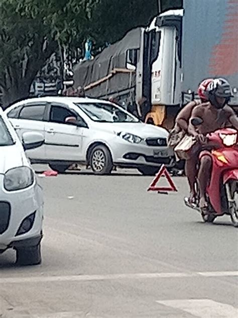 Motorista De Aplicativo Perde Controle E Atinge Caminh O No Vilelinha