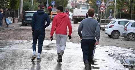 Esodo A Prato Per L Esondazione Del Torrente Bagnolo In Toscana