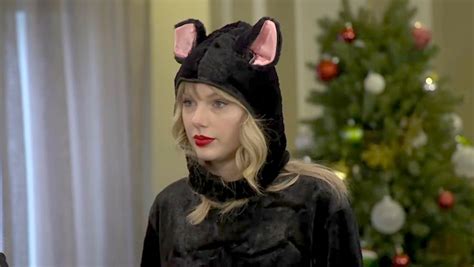 Taylor Swift And The 'Cats' Cast Get Feline Training From James Corden