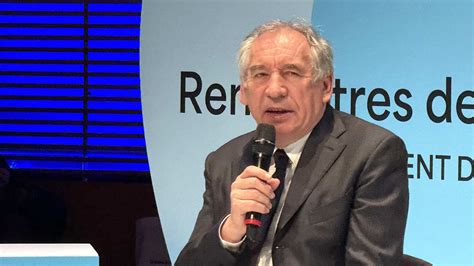 Les grands enjeux de société vus par François Bayrou Affiches Parisiennes