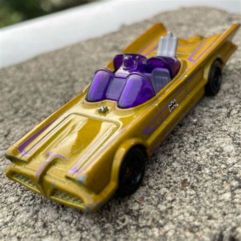 Jual HOT WHEELS BATMAN BATMOBILE Shopee Indonesia