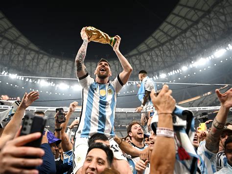 Lionel Messi S Instagram Post Lifting The World Cup Became The Most