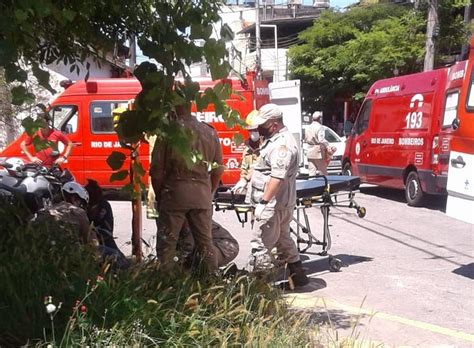 Carro e moto se envolvem em acidente de trânsito no bairro Voldac em