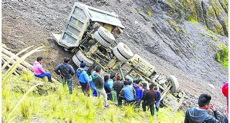 Un Muerto Luego Que Volquete Se Despista A Un Abismo En Pasco EDICION