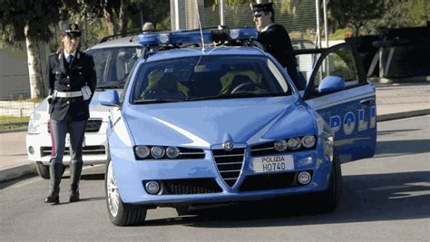 Vedono La Polizia Al Casello Di Paruzzaro E Scappano Nei Boschi Erano