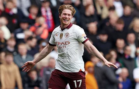 De Bruyne Sparks Man Citys Comeback In 4 2 Win Over Crystal Palace