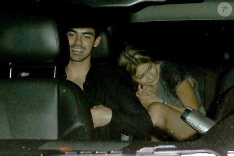 Vidéo Gigi Hadid et Joe Jonas arrivent ensemble au Warwick club