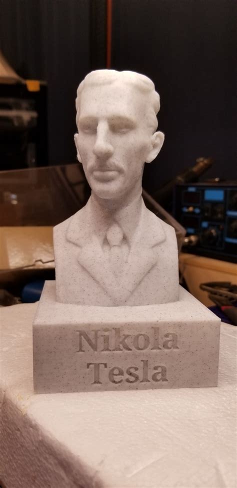 Archivo 3d Gratuito Busto De Tesla Con Zócalo・objeto Imprimible En 3d Para Descargar・cults