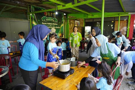 Kenalkan Jamu Tradisional Ke Generasi Muda Tk Cks Ajak Siswa Siswi