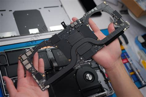 2021 MacBook Pro Teardown Reveals Easy Battery Replacement Modular