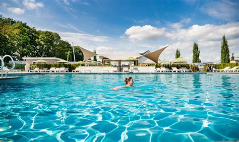 Vakantiepark In Limburg Met Zwembad Resort Mooi Bemelen