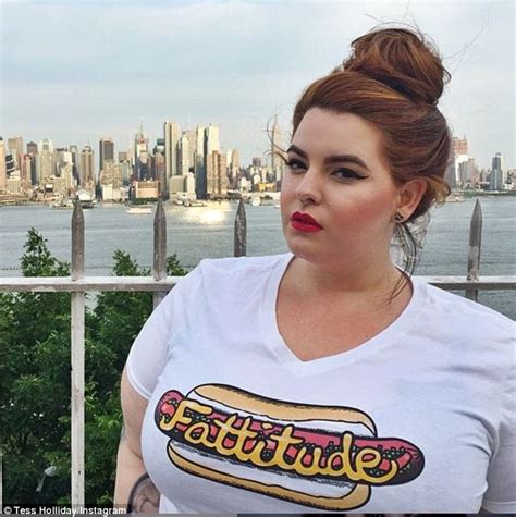 Plus Size Model Tess Holliday Slams Fashion Industrys Inconsistent Clothing Sizes Daily Mail