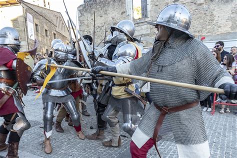 El Castillo De Ponferrada Vuelve Al S XV Y Revive La Revuelta De Los