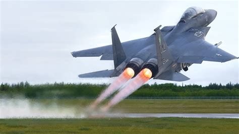 US F 15 Pilot Performs Extreme Vertical Takeoff At Full Afterburner