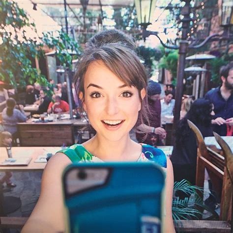 Milana Vayntrub Pictures