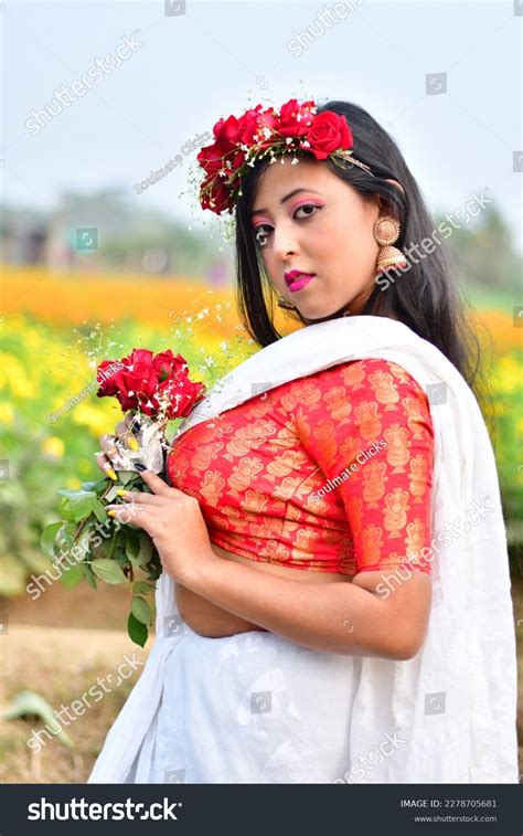 Beautiful Hot Sexy Indian Model Saree Stock Photo 2278705681 Shutterstock
