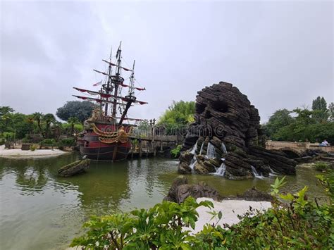 Pirates of the Caribbean in Disneyland Park - DisneyLand Paris ...