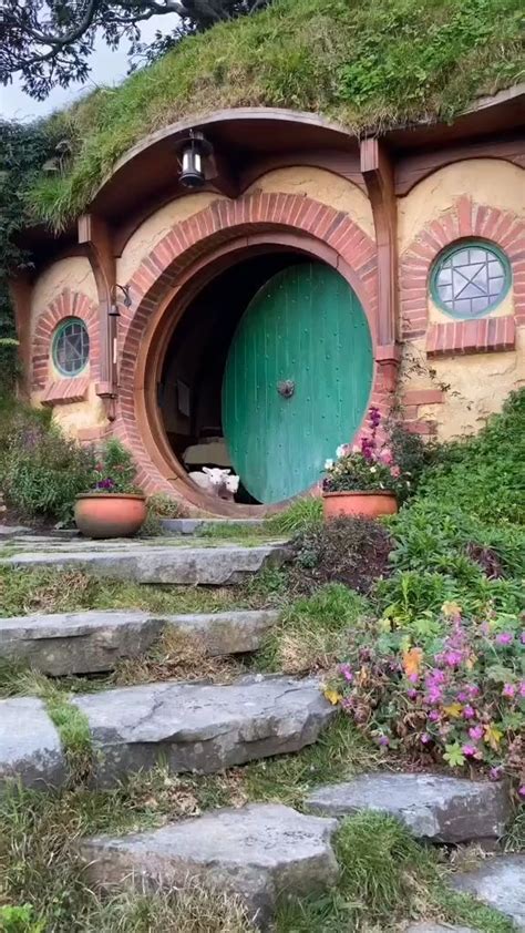 Amazing Hobbit Houses Video In 2024 Hobbit House The Hobbit