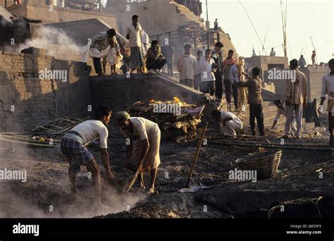 Varanasi cremation wood High Resolution Stock Photography and Images - Alamy