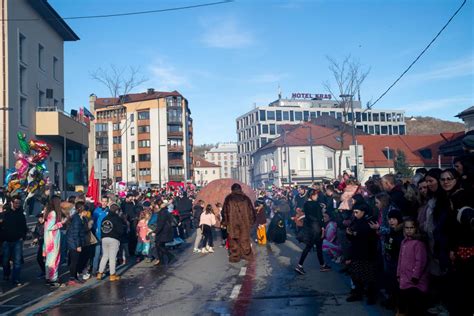 Pustna Povorka V Postojni Vas Je Navdu Ila Postojna Si