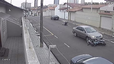 Motociclista é Atropelado Por Carro Após Discutir Com Motorista Em