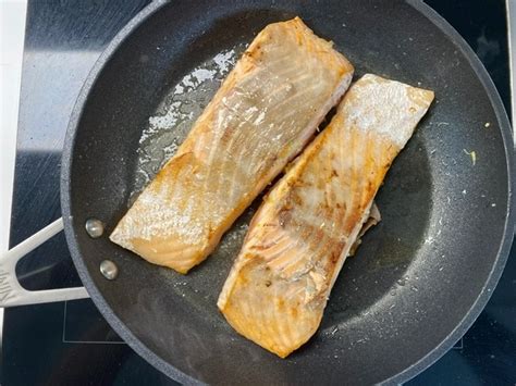 Ricetta Filetto Di Salmone In Padella La Ricetta Di Giallozafferano