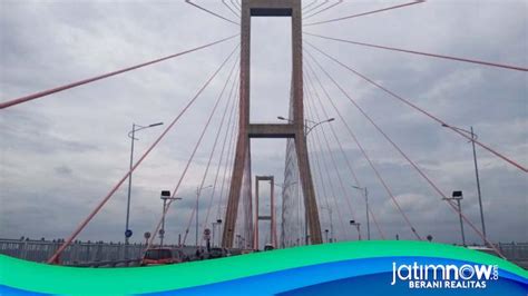 Foto Jembatan Suramadu Jadi Tempat Wisata Dadakan