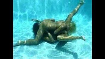 Exposición Sexo lésbico bajo el agua XVIDEOS