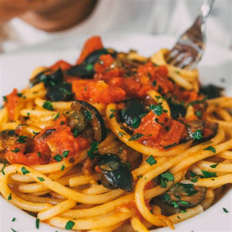 Pasta Alla Puttanesca Ricetta In Minuti Del Primo Piatto Napoletano