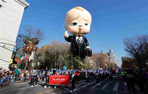 Miles Disfrutan Desfile De Globos Gigantes En Nueva York