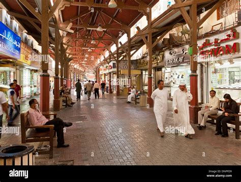 Männchen Araber Einkaufen Gold Souk Markt Deira Dubai Vereinigte