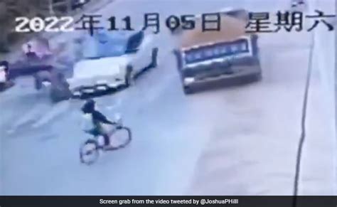 Caught On Cctv Fatal Tesla Car Crash In China Schoolgirl Among 2 Killed