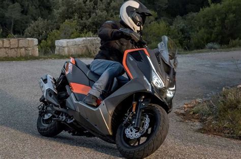 Kymco Dt X Adventure Scooter Unveiled Motodeal