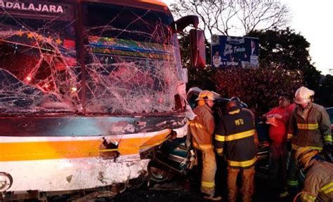 Choque Entre Autobús Y Camioneta Deja 5 Muertos En Ocotlán Jalisco