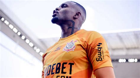 Vaza oferta oficial de clube inglês por Carlos Miguel goleiro do