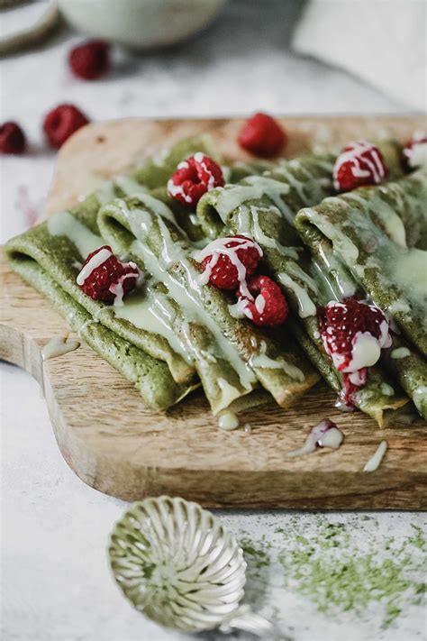 Crêpes vegan au thé matcha chocolat blanc et framboises