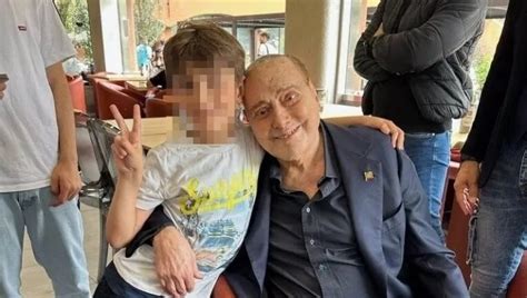 Quell Ultima Straziante Foto Di Silvio Berlusconi Il Sorriso Nel Dolore