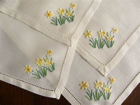 Embroidered Daffodils Google Search Hand Embroidery Designs