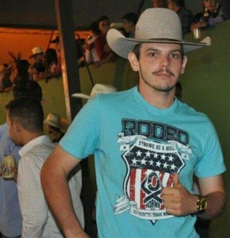 Jovem De 22 Anos Morre Ao Bater Moto Contra Poste De Iluminação Pública