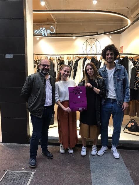 El comercio del centro se suma al Día de la Mujer - Ayuntamiento de Elche