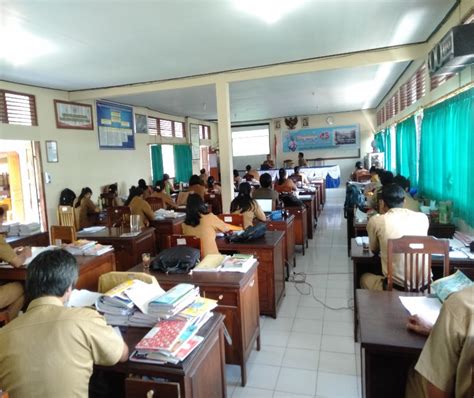 Rapat Rutin Evaluasi Kegiatan Pembelajaran Dan Persiapan Ujian Sekolah