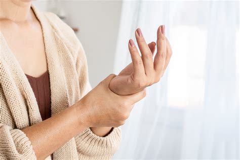 De Quervain’s Tenosynovitis Symptoms And Risk Factors