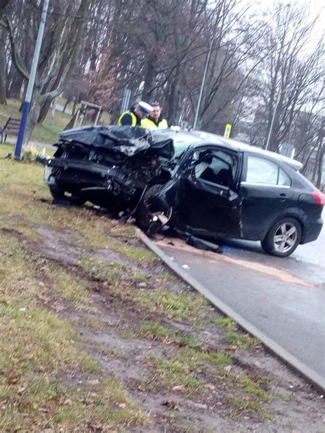 Koszmarny Wypadek W Krakowie M Ody Kierowca Zgin Na Miejscu Super