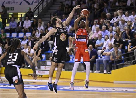 Basket A Play Off Martino Si Gode La Stella Dell Unieuro Tre