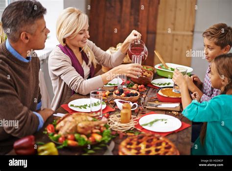 Thanksgiving Dinner Hi Res Stock Photography And Images Alamy