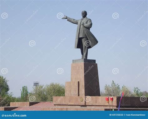 Lenin Monument In The City Of Osh Stock Image Image Of Mountain