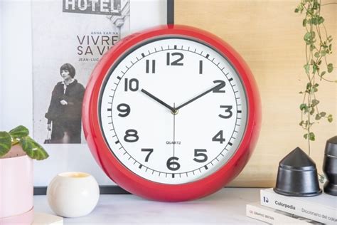 RELOJ PARED RETRO PLASTICO MARCO ROJO CON MINUTERO 30CM DIAM