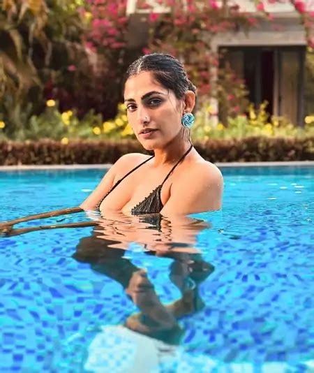 Kubbra Sait Hot Pics And Photo In Bikini