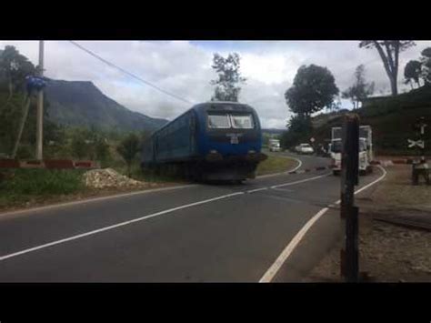 train crossing  sri lanka youtube
